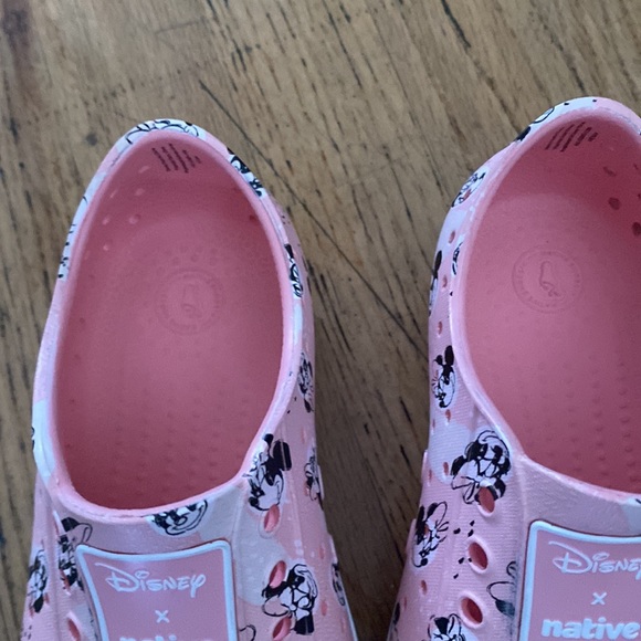 Native pink Minnie Mouse shoes - Picture 2 of 8